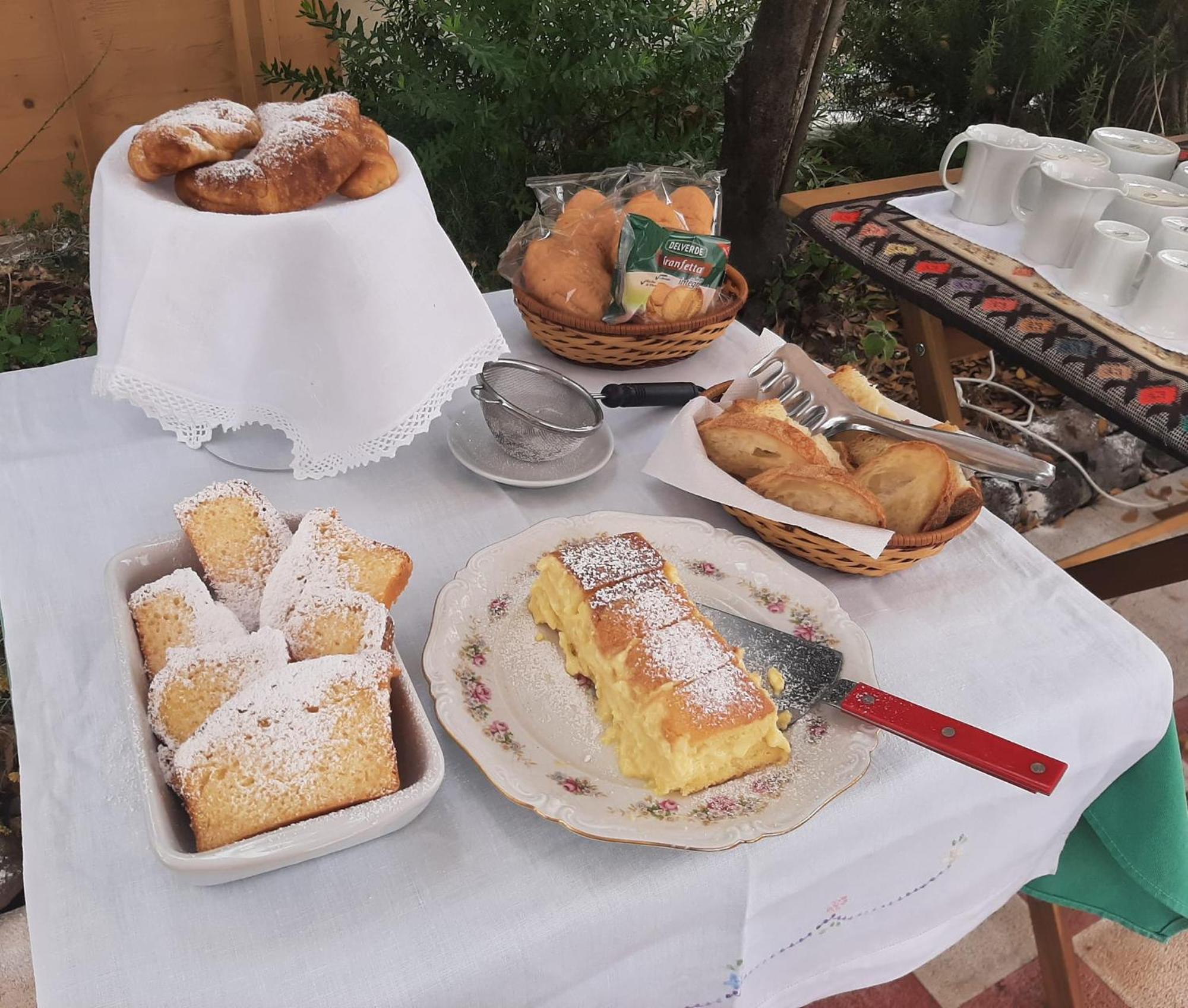 B&B Il Giardino Del Barone Pozzomaggiore Ngoại thất bức ảnh
